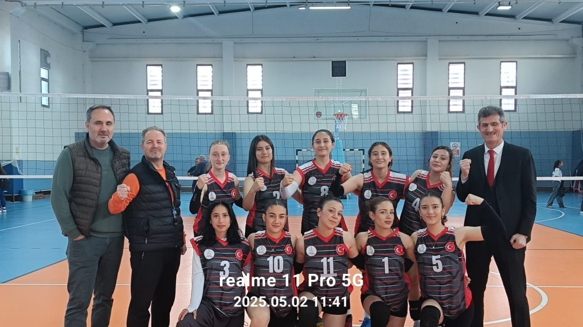 Okulumuz B Genç Kız Voleybol Takımı Osman Nuri Hekimoğlu Lisesi'ni 2-1 mağlup etmiştir